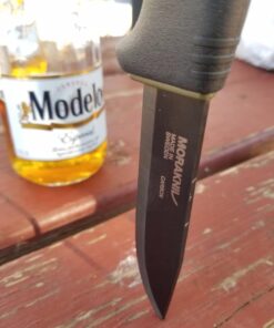 Morakniv Carbon Steel Fixed-Blade Bushcraft Survival Knife with Sheath and Fire Starter, Black, 4.3 Inch 22 71uGs1AifkL