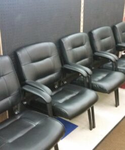 Amazon Basics Classic Faux Leather Office Desk Guest Chair with Metal Frame, Black, 27.4D x 23.6W x 35.8H in 32 71undbiG3pL