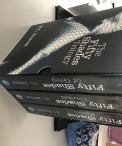 Fifty Shades Trilogy (Fifty Shades of Grey / Fifty Shades Darker / Fifty Shades Freed) 40 71uqJ8oygjL