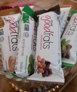 Love Good Fats Keto Protein Snack Bars - Chocolate Lover Variety Pack - 1-2g Sugar, 8-10g Protein, 5g Net Carbs, Gluten-Free, Non GMO - Peanut Butter, Mint, Lemon Mousse, Coconut - 4 Flavors (12 Pack) Chocolate Lovers Variety Pack 18 71v2XiaNdwL