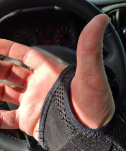 Mueller Sports Medicine Green Fitted Wrist Brace for Men and Women, Support and Compression for Carpal Tunnel Syndrome, Tendinitis, and Arthritis, Black Right Small/Medium (Pack of 1) 40 71vFETIm5jL