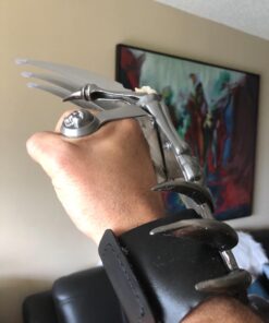 Skull & Bones Gauntlet Style Hand Claw (Limited Edition) 12 71vtOVm5pVL