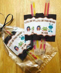 VIVII Glowsticks, 100 Light up Toys Glow Stick Bracelets Mixed Colors Party Favors Supplies (Tube of 100) 36 71wN7HuzfPL