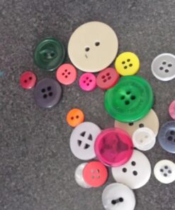 Scrambled Assortment Bag of Buttons for Arts & Crafts, Decoration, Collections, Sewing, and More! (100 Pack) 35 71xW31R7L