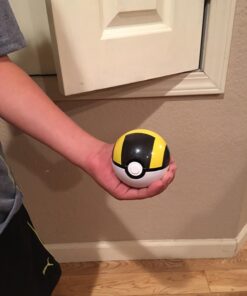 Pokémon Clip and Carry Poké Ball Adjustable Belt with 2-inch Pokemon Figure, Poké Ball, and Additional Poke Ball - Gotta Catch 'Em All, Styles May Vary (Discontinued by Manufacturer) 14 71xkCS8ZNCL