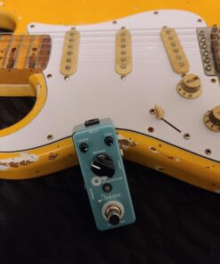 Donner Fuzz Pedal, Stylish Fuzz Guitar Pedal, Classic Mini Fuzz Pedal for Electric Guitar True Bypass Green Fuzz 31 71xr mwbXL