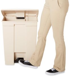 Rubbermaid Commercial Products Legacy Step-On Trash Can, 18-Gallon, White, Hands-Free Garbage Can for Medical Waste in Hospitals/Lab/Emergency/Patient Rooms 18G Trash Can, 18GL, White 9 71yOg pFwL