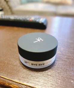 IT Cosmetics Bye Bye Pores - Poreless Finish Airbrush Powder - Universal Translucent Shade - Contains Anti-Aging Peptides, Silk, Hydrolyzed Collagen & Antioxidants - 0.23 oz 23 71yucyFROSL