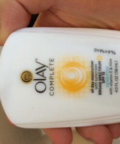 Olay Face Moisturizer, Complete All Day Moisturizer With Sunscreen Broad Spectrum SPF 15 - Sensitive, 4 fl. Oz, 1 unit 4 Fl Oz (Pack of 1) 20 71zBofqaNL