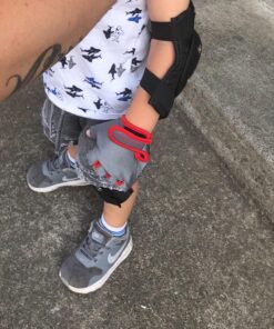 Schwinn Kids Bike Gloves Set, Knee and Elbow Pads, Protective Gear, Girls and Boys Bike Accessories, Black/Gray 42 81 QpKX1uOL