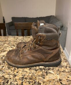 Huberd’s Shoe Oil - Leather conditioner and waterproofer since 1921. Easy pour formula waterproofs, softens, and conditions boots, shoes, bags, belts, gloves, saddles, tack and harness. 30 811sX CCgyL 1