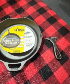 Lodge 10.25 Inch Cast Iron Pre-Seasoned Skillet – Signature Teardrop Handle - Use in the Oven, on the Stove, on the Grill, or Over a Campfire, Black 111 812GegLyfXL