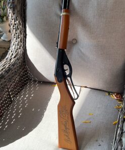 Daisy Outdoor Products Model 1938 Red Ryder BB Gun, Wood Grain, Overall Length: 35.4 Inch 26 812n3rYxL