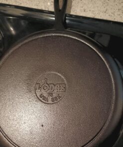 Lodge 10.25 Inch Cast Iron Pre-Seasoned Skillet – Signature Teardrop Handle - Use in the Oven, on the Stove, on the Grill, or Over a Campfire, Black 70 813bOlc8YML