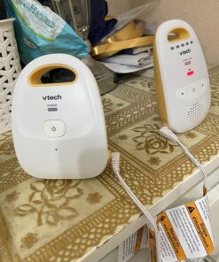 VTech DM111 Upgraded Audio Baby Monitor. 1 Parent Unit with Rechargeable Battery, Best-in-Class Long Range, Digital Wireless Transmission, Crystal-Clear Sound, Plug & Play, Sound Indicator & Alerts Audio Monitor with 1 Parent Unit 52 813omrTN7L