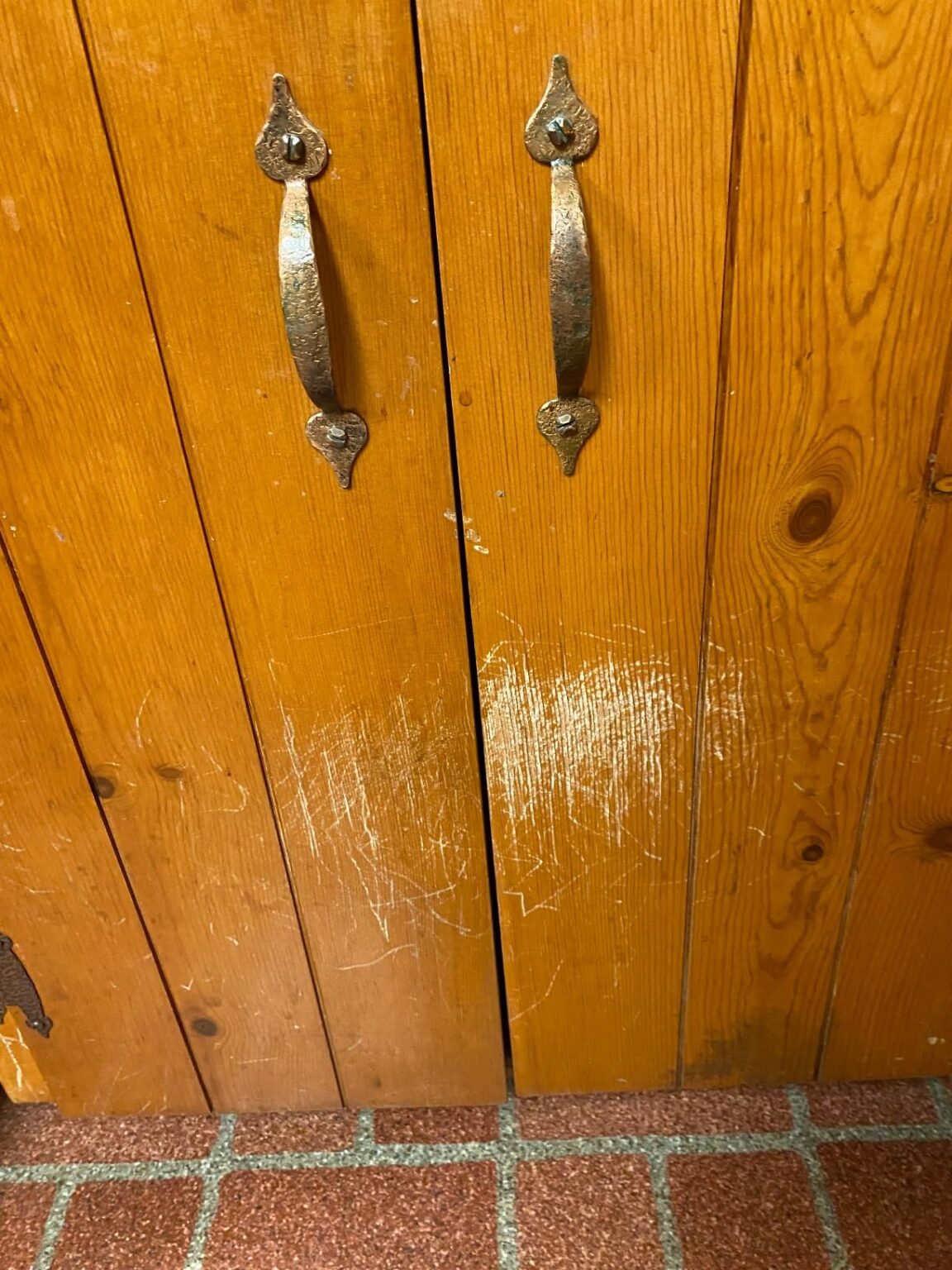 Old English Scratch Cover For Light Woods, 8 Fl Oz. Swiftsly