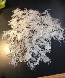 Glow in the Dark Insects - 144 Pieces - Party Favor and Prank Toys - Assorted Reptiles and Bugs Toys – Great for Halloween, Birthday Parties, Piñatas, Prizes and More - by Skeleteen 28 814rK3Hi8lL