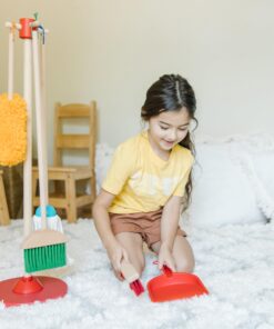 Melissa & Doug Dust! Sweep! Mop! 6-Piece Pretend Play Cleaning Set - Broom, Duster, Kid-Sized Cleaning Toys For Boys and For Girls 39 814vqQ83xKL