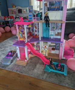Barbie DreamHouse Dollhouse with 75+ Accessories and Wheelchair Accessible Elevator, 10 Play Areas, 3 Custom Light Settings & Music (Amazon Exclusive) 31 815gyhn44tL