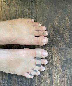 YOGABODY Naturals Toe Spreaders & Separators, Fast Pain Relief from Hammertoe & Bunions, Two Pairs in Stylish Wooden Box, Latex-Free Rubber Toe Stretchers Used for Walking, Running & Yoga Practice 34 815itgIvsqL