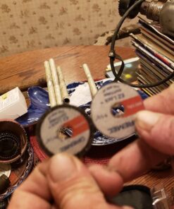 Dremel Rotary Tool Accessory Kit- 710-08- 160- EZ Lock Technology- 1/8 inch Shank- Cutting Bits, Polishing Wheel And Compound, Sanding Disc And Drum, Carving, Sharpening, And Engraving 160-Pieces 35 817QrATLTuL