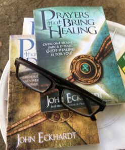 Prayers That Bring Healing: Overcome Sickness, Pain, and Disease. God's Healing is for You! (Prayers for Spiritual Battle) 5 817RlaZu7lL