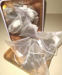 Harney & Sons Caffeinated Tea Tin Sachets, Black Currant, 20 Count 20 Count (Pack of 1) 26 8181l9acwcL