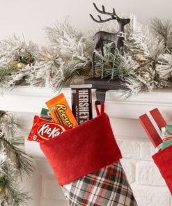 HERSHEY'S, KIT KAT and REESE'S Assorted Milk Chocolate, Christmas Candy Variety Box, 27.3 oz (18 Count) 23 818sZQIWqAL