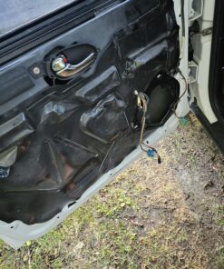 Pyle 6.5 Inch Dual Marine Speakers - 2 Way Waterproof and Weather Resistant Outdoor Audio Stereo Sound System with 200 Watt Power, Poly Carbon Cone and Butyl Rubber Surround - 1 Pair - PLMR62 (White) 31 818uVq3P6XL