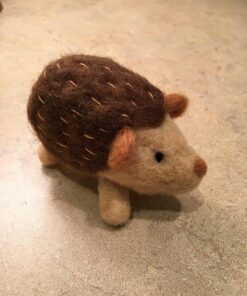 DIMENSIONS 72-73803 Hedgehog Felt Animals Needle Felting Kit, 3.5'' x 2'' 3.5'' x 2'' 41 81AaYlpBZwL