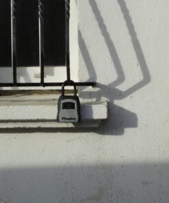 Master Lock Key Lock Box, Outdoor Lock Box for House Keys, Key Safe with Combination Lock, 5 Key Capacity 1 Pack Black 30 81BLqahl8NL