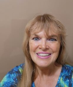 EltaMD UV Daily Tinted Sunscreen with Zinc Oxide, SPF 40 Face Sunscreen Moisturizer, Helps Hydrate Skin and Decrease Wrinkles, Lightweight Face Sunscreen, Absorbs Into Skin Quickly, 1.7 oz Pump 38 81CCpP9MmrL