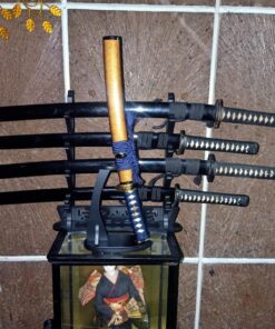 Cold Steel Warrior Series Katana Samurai Sword with Ray Skin Handle, Black Lacquered Wood Scabbard, Black Braid Cord and Brass Menuki, Wakizashi 19 81CKqhS7YTL