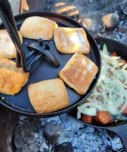 Lodge 10.25 Inch Cast Iron Pre-Seasoned Skillet – Signature Teardrop Handle - Use in the Oven, on the Stove, on the Grill, or Over a Campfire, Black 105 81CMTjj0g3L