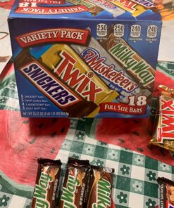 Mars SNICKERS, TWIX, 3 MUSKETEERS & MILKY WAY Full Size Christmas Candy Chocolate Bar Variety Box, 18 ct Bulk Candy 18 Count (Pack of 1) 34 81CPQsgg32L