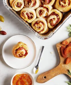 (35 Pack) 8” x 8” Square Baking Cake Pans with Plastic Dome Lids | Heavy Duty l Disposable Aluminum Foil Tins l Portable Food Containers l Perfect for Roasting Oven Toaster Cooking 35 28 81EDDpKRoL