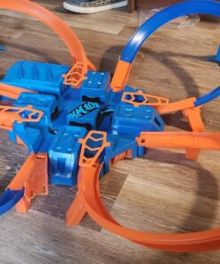 Hot Wheels Track Set with 1:64 Scale Toy Car, 4 Intersections for Crashing, Powered by a Motorized Booster, Criss-Cross Crash Track (Amazon Exclusive) 26 81HErV5ga2L