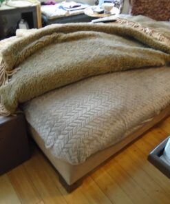 Fairfield The Original Poly-Fil, Premium Polyester Fiber Fill, Soft Pillow Filler, Stuffing for Stuffed Animals, Toys, Cloud Decorations, and More, Machine-Washable, 5 lbs. Box, White 5 lb 52 81HjNvAwvIL