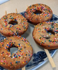 Wilton 6-Cavity Doughnut Baking Pan, Makes Individual Full-Sized 3 3/4" Donuts or Baked Treats, Non-Stick and Dishwasher Safe, Enjoy or Give as Gift, Metal (1 Pan) 1 Pack Wilton Nonstick 6-Cavity Donut Pan 34 81HsV3zMKHL