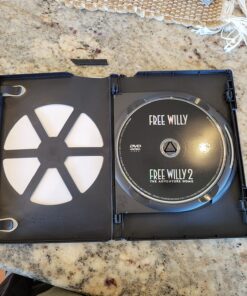 4 Film Favorites: Free Willy (Free Willy, Free Willy 2: The Adventure Home, Free Willy 3: The Rescue, Free Willy 4) DVD September 7, 2010 18 81Ii4h51MLL