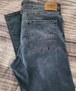 Signature by Levi Strauss & Co. Gold Women's Curvy Totally Shaping Straight Jeans (Available in Plus Size) 12 Medium Blue Ice (New)-waterless 11 81Klr4IgGL