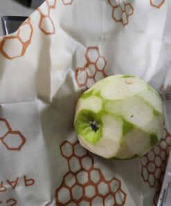 Bee's Wrap Reusable Beeswax Food Wraps Made in the USA, Eco Friendly Beeswax Food Wrap, Sustainable Food Storage Containers, Organic Cotton Food Wraps, Assorted 3 Pack (S, M, L), Bees + Bears Pattern 17 81M5YqWcolL