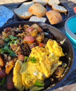 Lodge 10.25 Inch Cast Iron Pre-Seasoned Skillet – Signature Teardrop Handle - Use in the Oven, on the Stove, on the Grill, or Over a Campfire, Black 106 81N3ahaYGmL