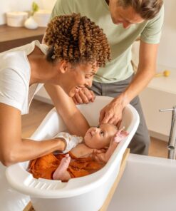 Weleda Baby Calendula 2-in-1 Gentle Shampoo and Body Wash, 6.8 Fluid Ounce, Plant Rich Cleanser with Calendula and Sweet Almond Oil Shampoo and Body Wash- Calendula 6.8 Fl Oz (Pack of 1) 24 81OEIaA3EeL