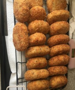 Lodge 6 Quart Enameled Cast Iron Dutch Oven with Lid – Dual Handles – Oven Safe up to 500° F or on Stovetop - Use to Marinate, Cook, Bake, Refrigerate and Serve – Island Spice Red 42 81PYMLpr5BL