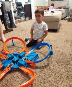 Hot Wheels Track Set with 1:64 Scale Toy Car, 4 Intersections for Crashing, Powered by a Motorized Booster, Criss-Cross Crash Track (Amazon Exclusive) 21 81QJLb2CSwL