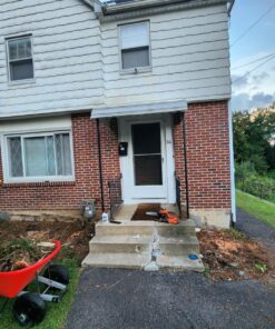 BLACK+DECKER 20V MAX Chainsaw Kit, Cordless, 10 inch, Tool-Free Chain Tensioning, Oil Lubrication System, Battery and Charger Included (LCS1020) 20V Chainsaw Kit 34 81RM6hBzTXL