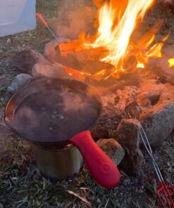 Lodge Seasoned Cast Iron 5 Piece Bundle. 10.5" Griddle, 8" Skillet, 10.25" Skillet, 10.25" Dutch Oven, and 10.25" Lid,Black 34 81SpSl5660L