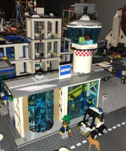 LEGO City Airport 60104 Airport Passenger Terminal Building Kit (694 Piece) 29 81TYWxV LLL