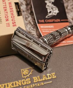 VIKINGS BLADE The Chieftain Safety Razor + 5 Swedish Platinum Super Blades + Carry Case Chromium Silver 36 81TkG83fkbL